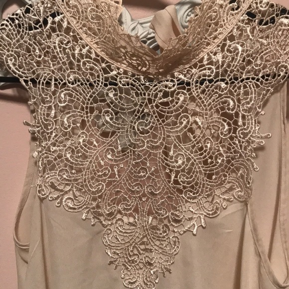 Ivory and lace halter blouse - Picture 2 of 3